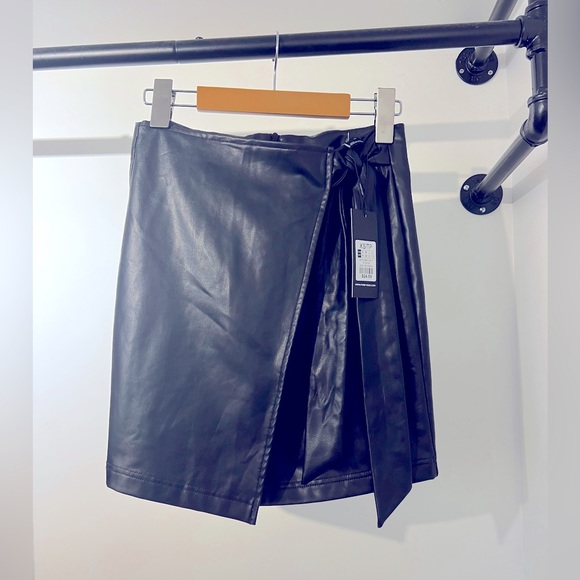 NWT Pleather Forever 21 Mini Skirt - Picture 2 of 7